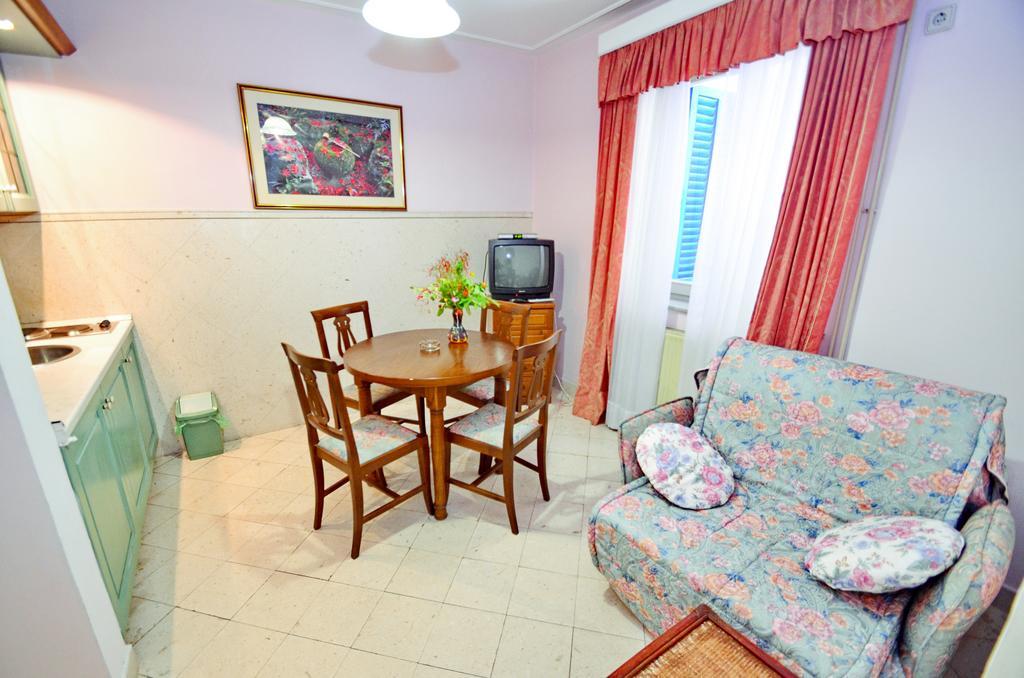 Villa Velzon Guesthouse Budva Kamer foto