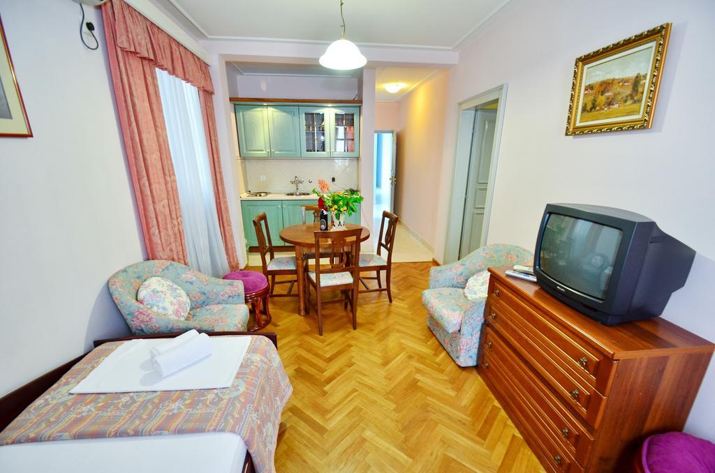 Villa Velzon Guesthouse Budva Buitenkant foto